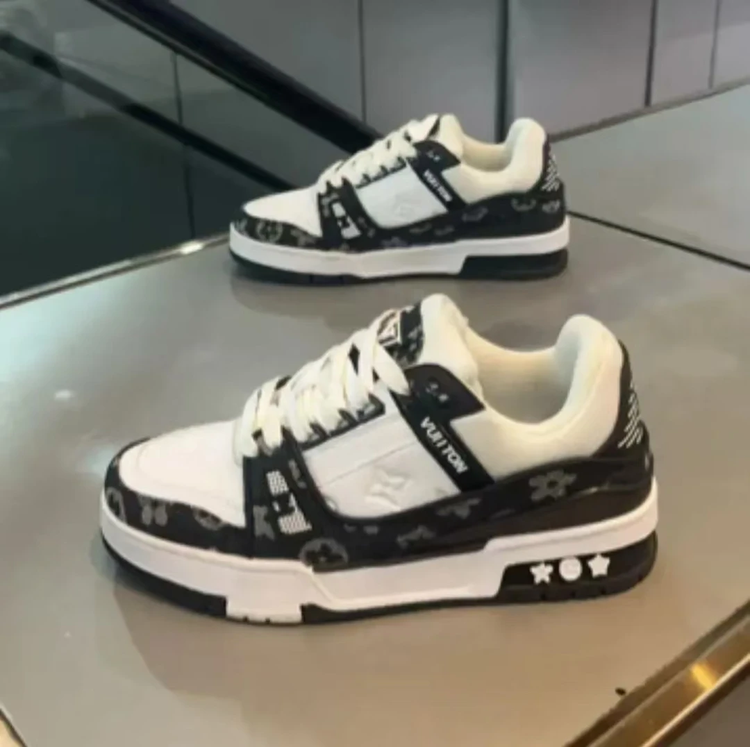 情侣款轻便透气低帮潮鞋时尚休闲板鞋