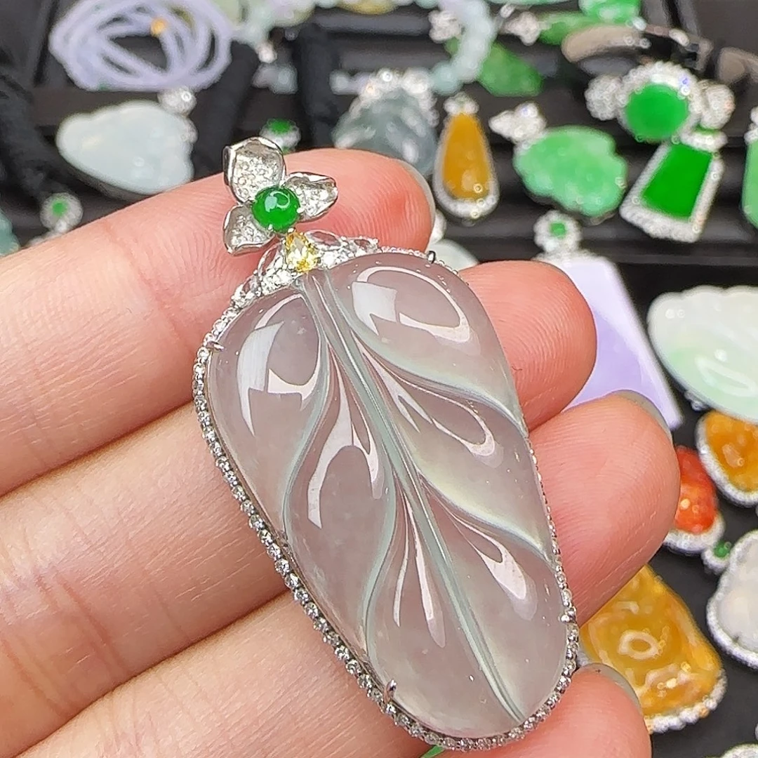 翡翠18K金镶嵌颈饰高冰起荧光翡翠叶子
