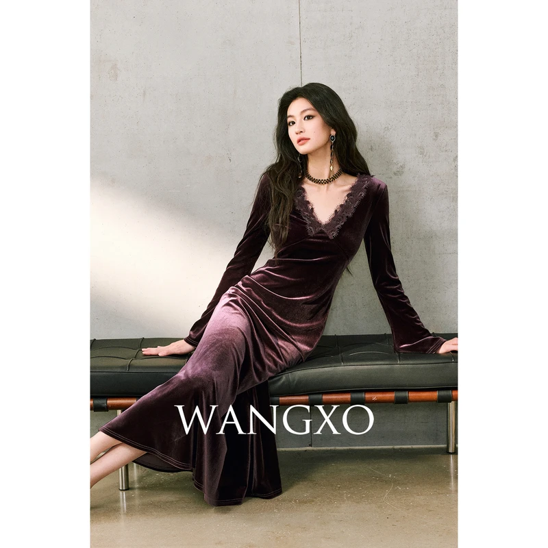 WANGXO 流光丝绒花边V领喇叭袖连衣裙2551168W
