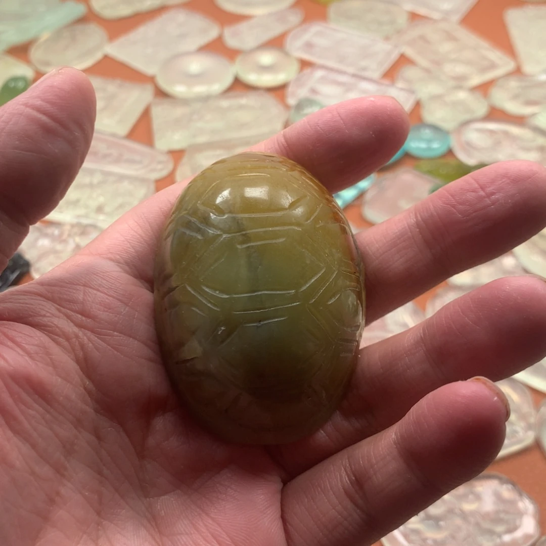 蛇纹石玉颈饰未镶嵌