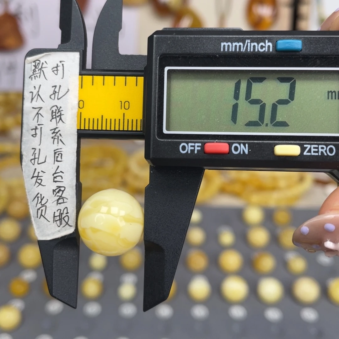 蜜蜡未镶嵌裸石136