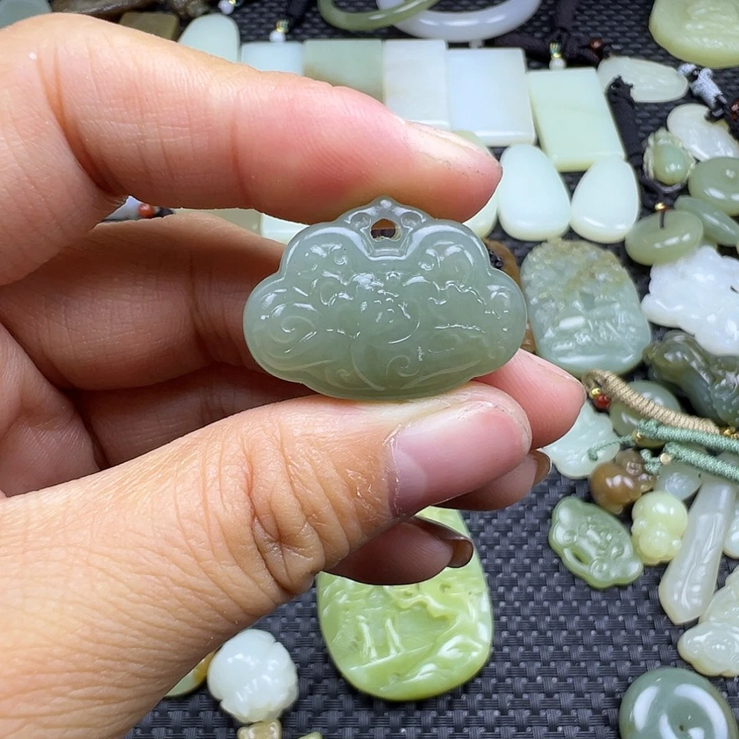 和田玉未镶嵌吊坠(不含链)卡