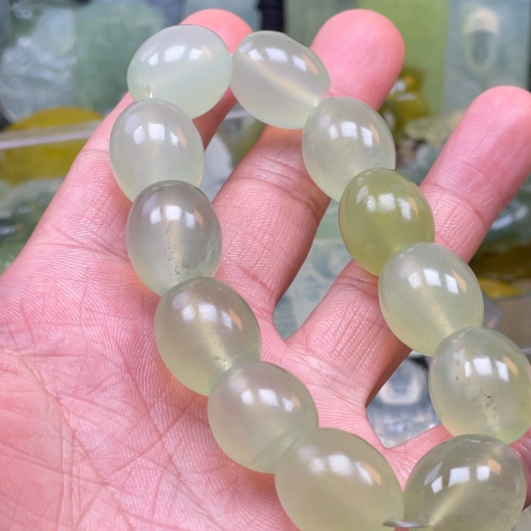 好***s蛇纹石玉未镶嵌颈饰