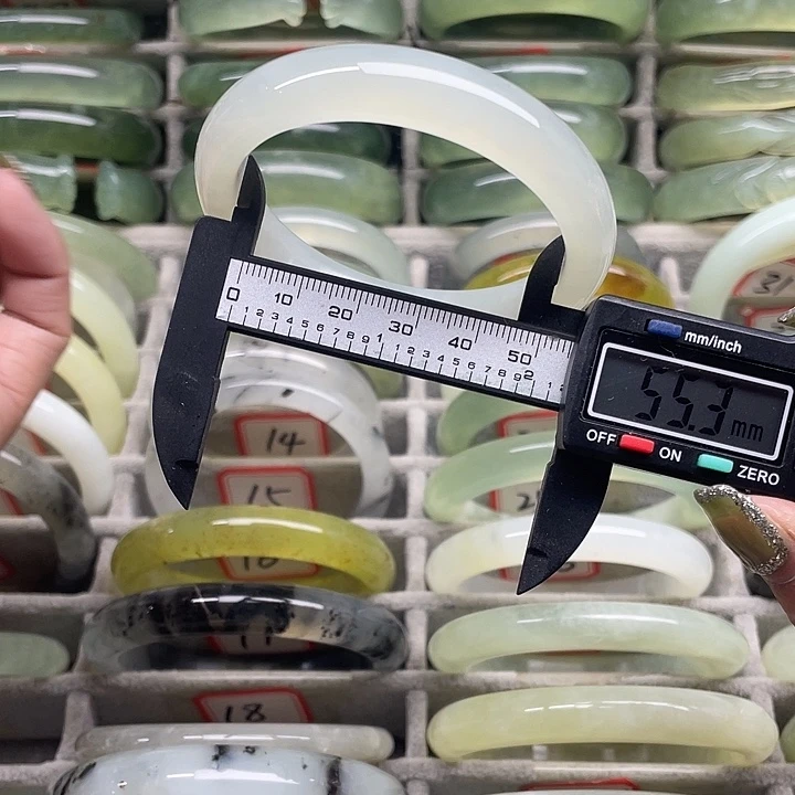 蛇纹石玉未镶嵌手镯8