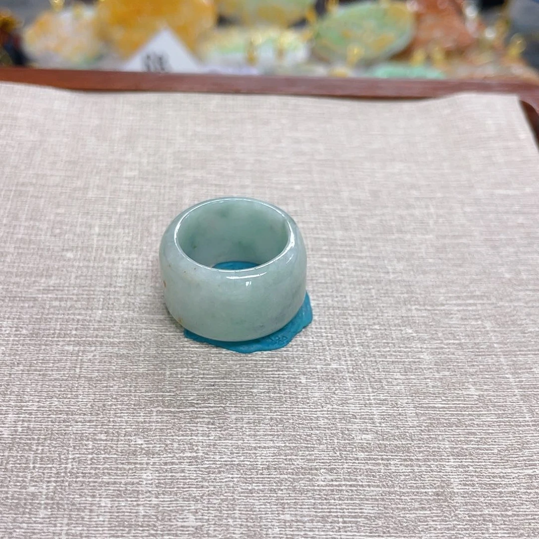 颈饰未镶嵌翡翠扳指