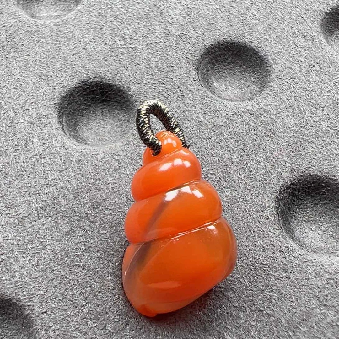 南红玛瑙吊坠未镶嵌