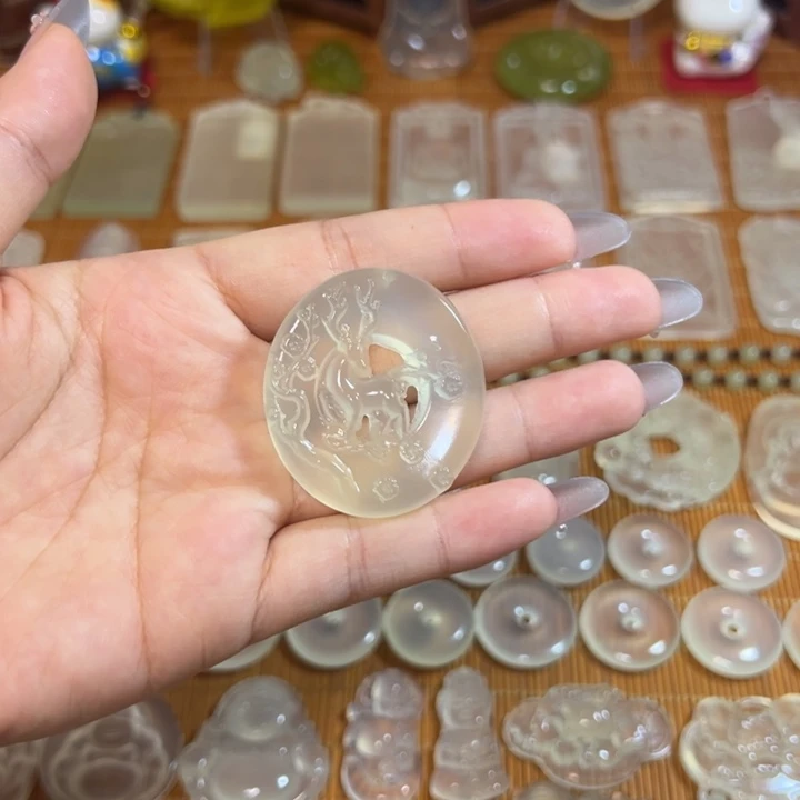 岫玉未镶嵌岫玉白冰挂件小鹿牌