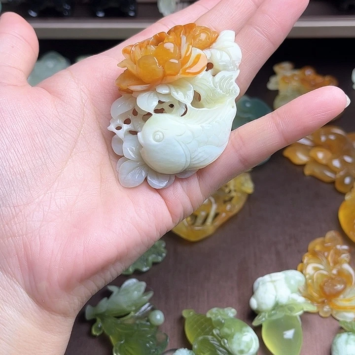 蛇纹石玉颈饰未镶嵌开****?