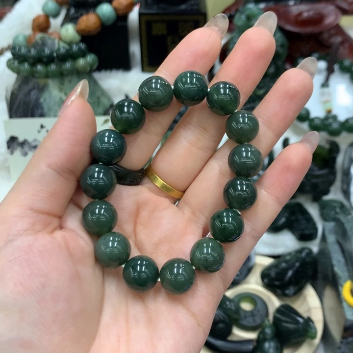 蛇纹石玉未镶嵌颈饰