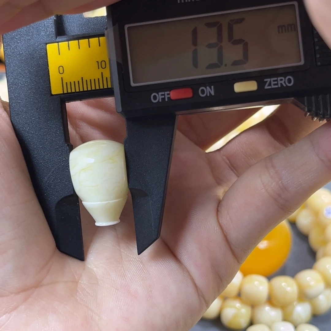手串琥珀未镶嵌三通