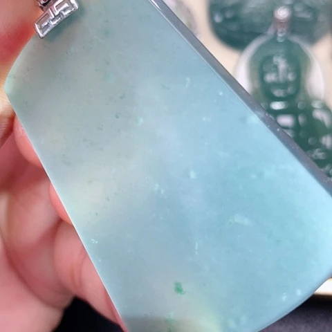 【闪购商品】颈饰18K金镶嵌翡翠