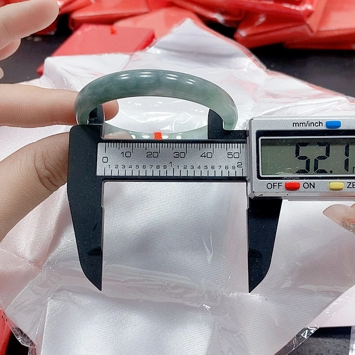 翡翠手镯未镶嵌369              