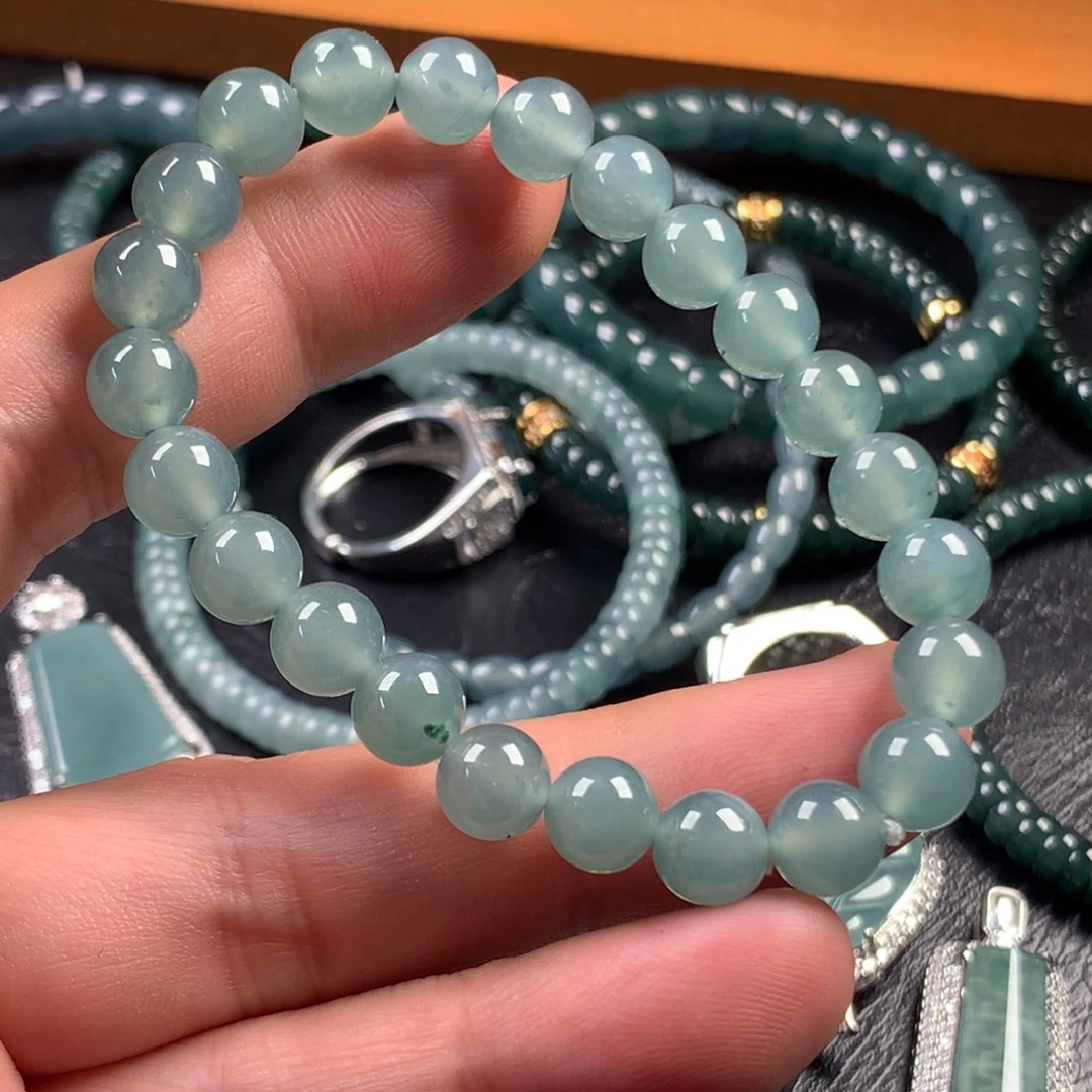 翡翠未镶嵌颈饰手串
