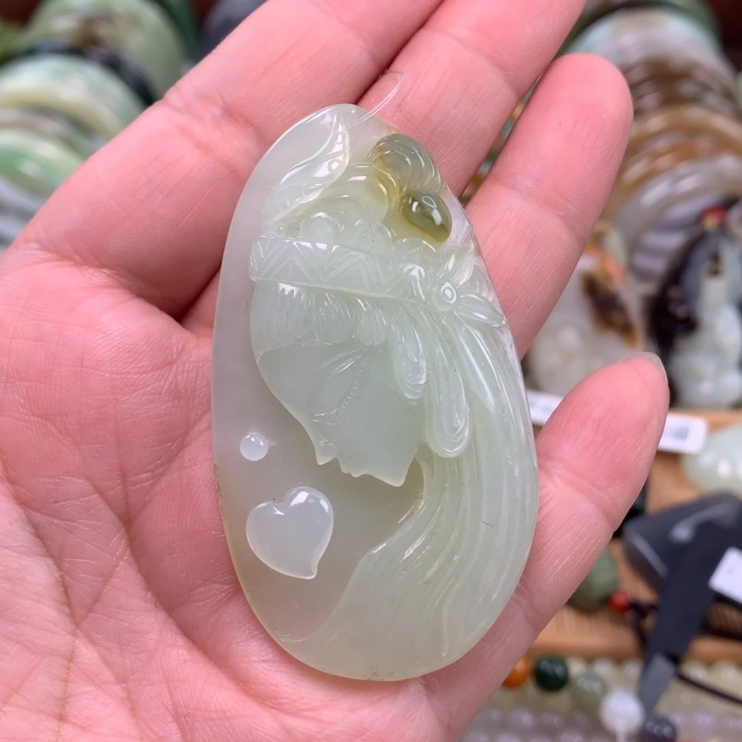 岫玉未镶嵌颈饰吊坠