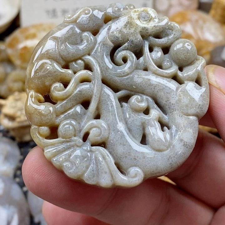 颈饰未镶嵌硅化珊瑚（珊瑚玉）