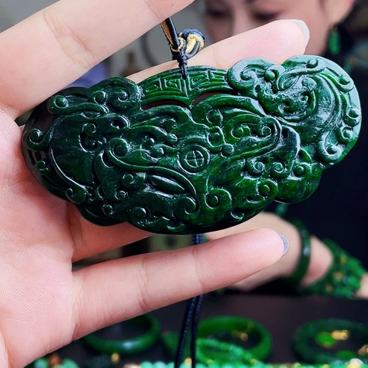 翡翠未镶嵌颈饰多样性