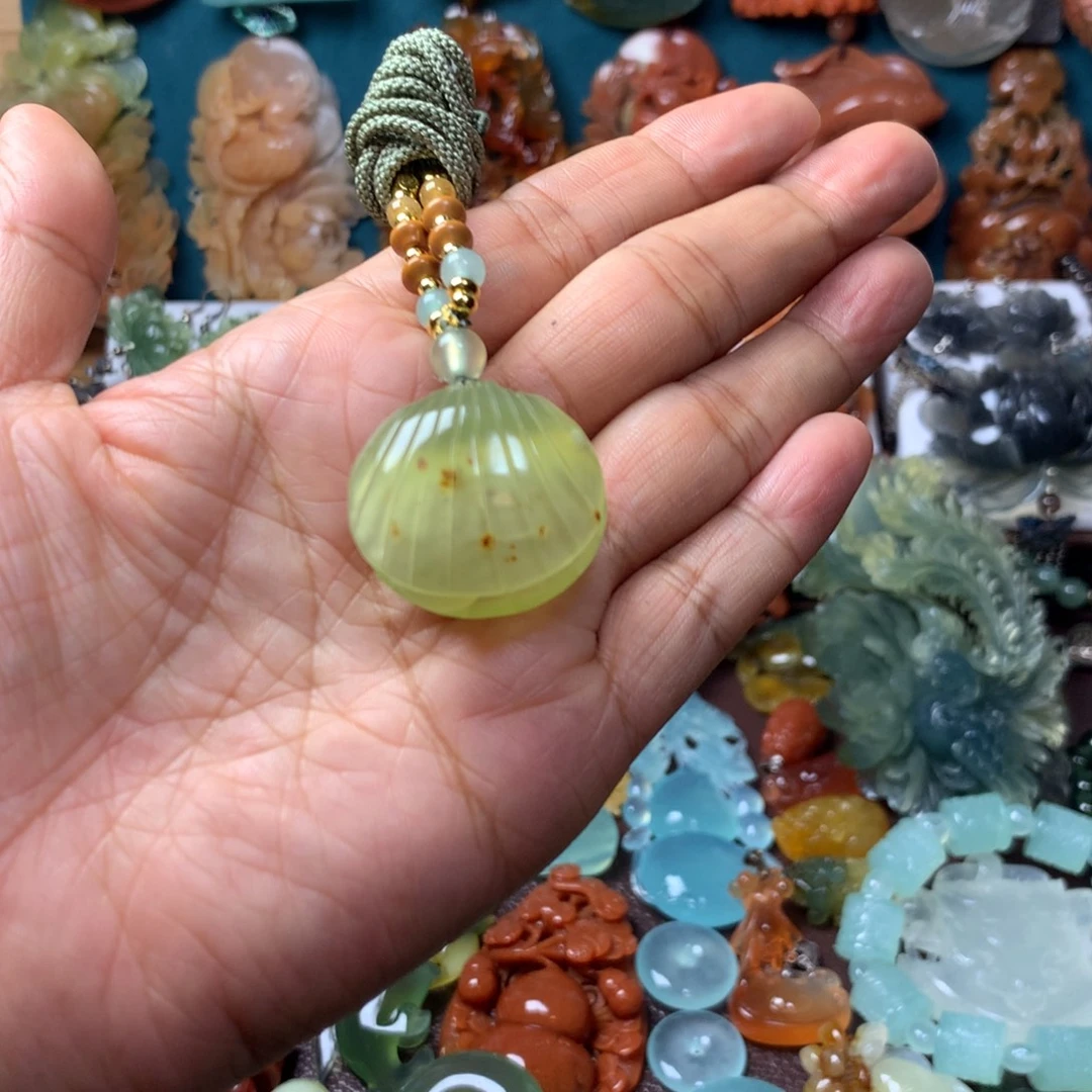 蛇纹石玉未镶嵌挂坠