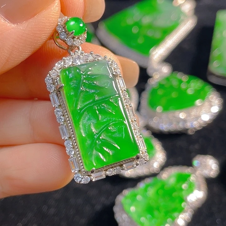 翡翠银S925镶嵌颈饰翡翠