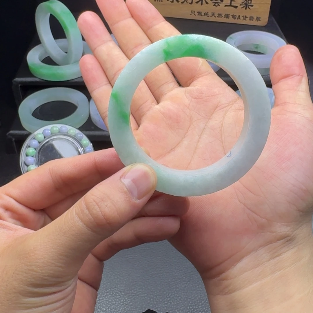 定制翡翠未镶嵌手镯高货白底青瑕疵放漏53-56