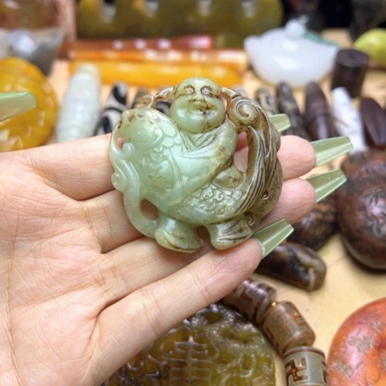 蛇纹石玉未镶嵌颈饰