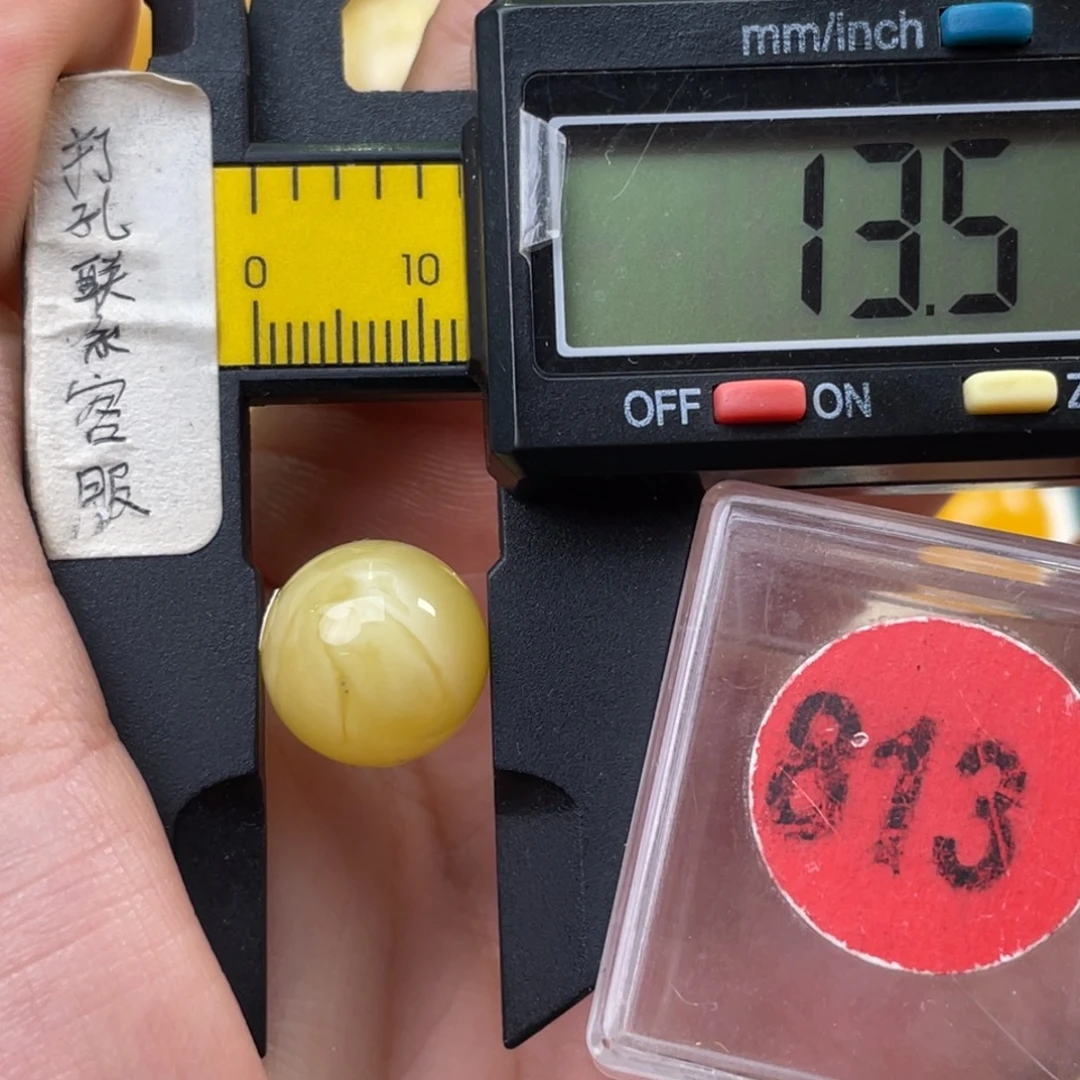 蜜蜡未镶嵌珠宝奇石