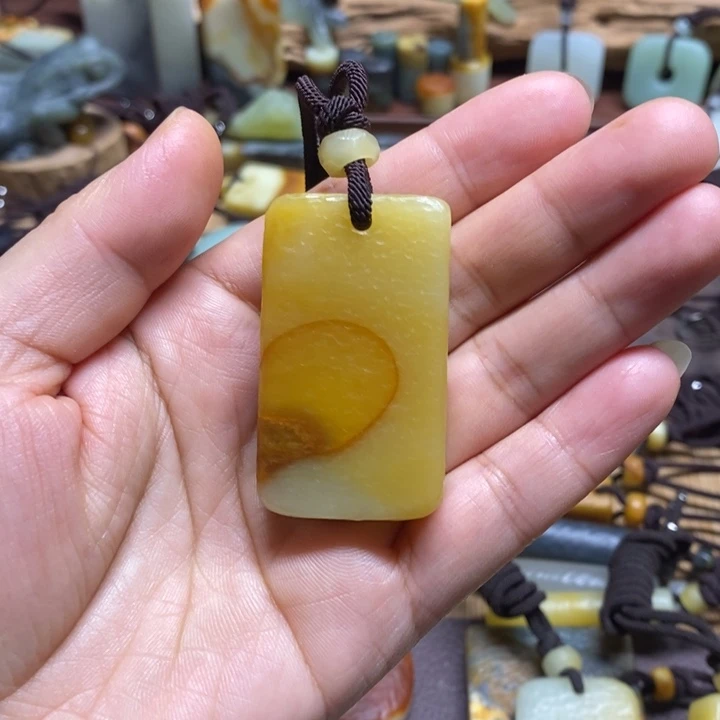 蛇纹石玉未镶嵌挂件朴*素