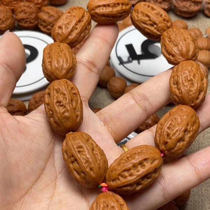 文玩核桃吊坠玉白菜手持