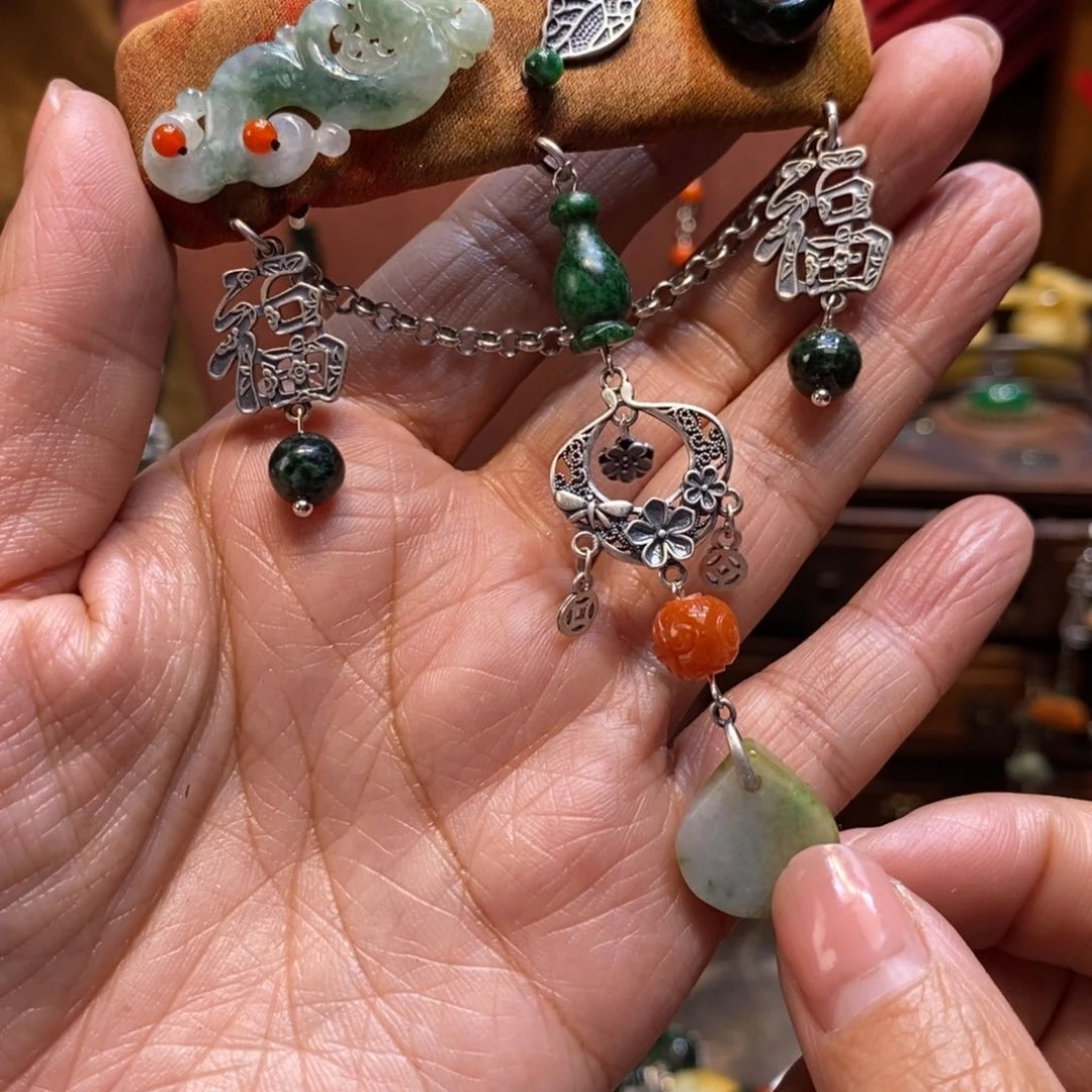 翡翠吊坠(赠链)未镶嵌