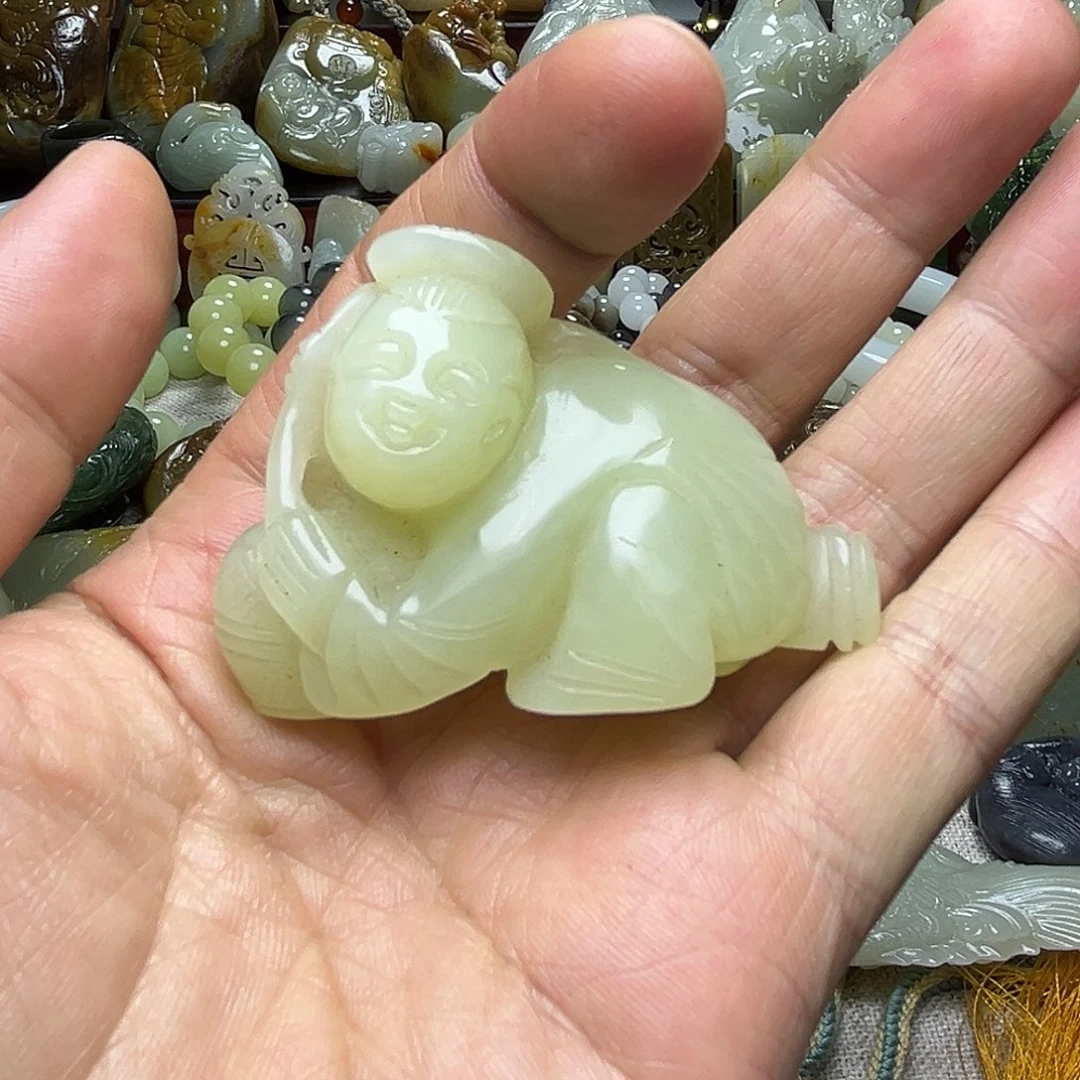 和田玉未镶嵌把件