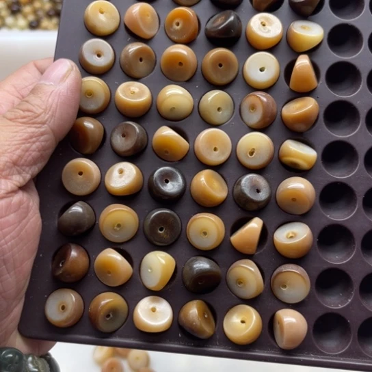 吊坠白玉菩提瑕疵13焦糖蒜瓣60颗