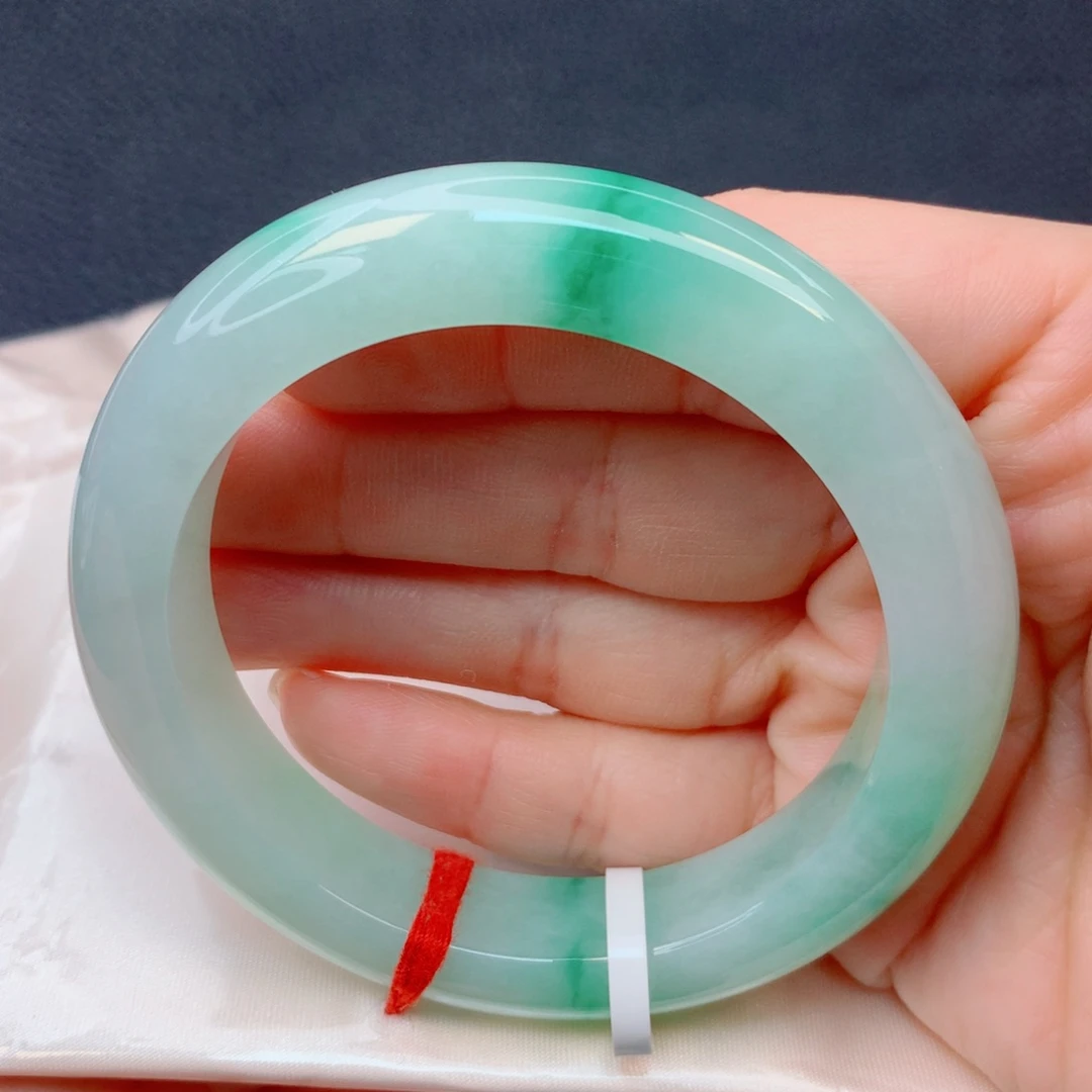 翡翠未镶嵌手镯53-54细糯冰满绿飘阳绿花 泥鳅背