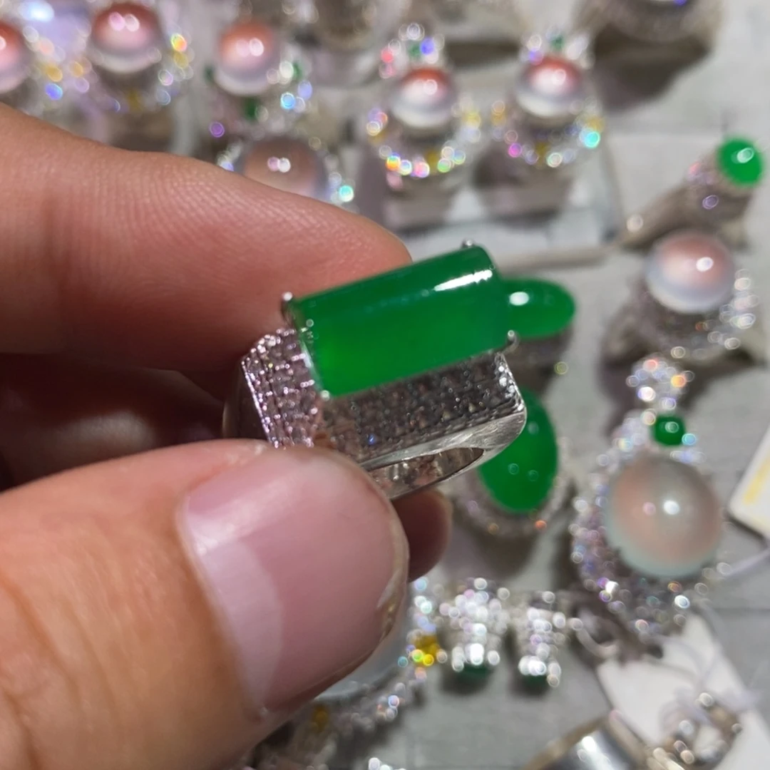 定制翡翠未镶嵌冰阳绿13mm