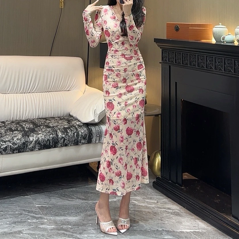 气质女人味轻奢V领长袖百花齐放显瘦包身修身时尚百搭鱼尾连衣裙