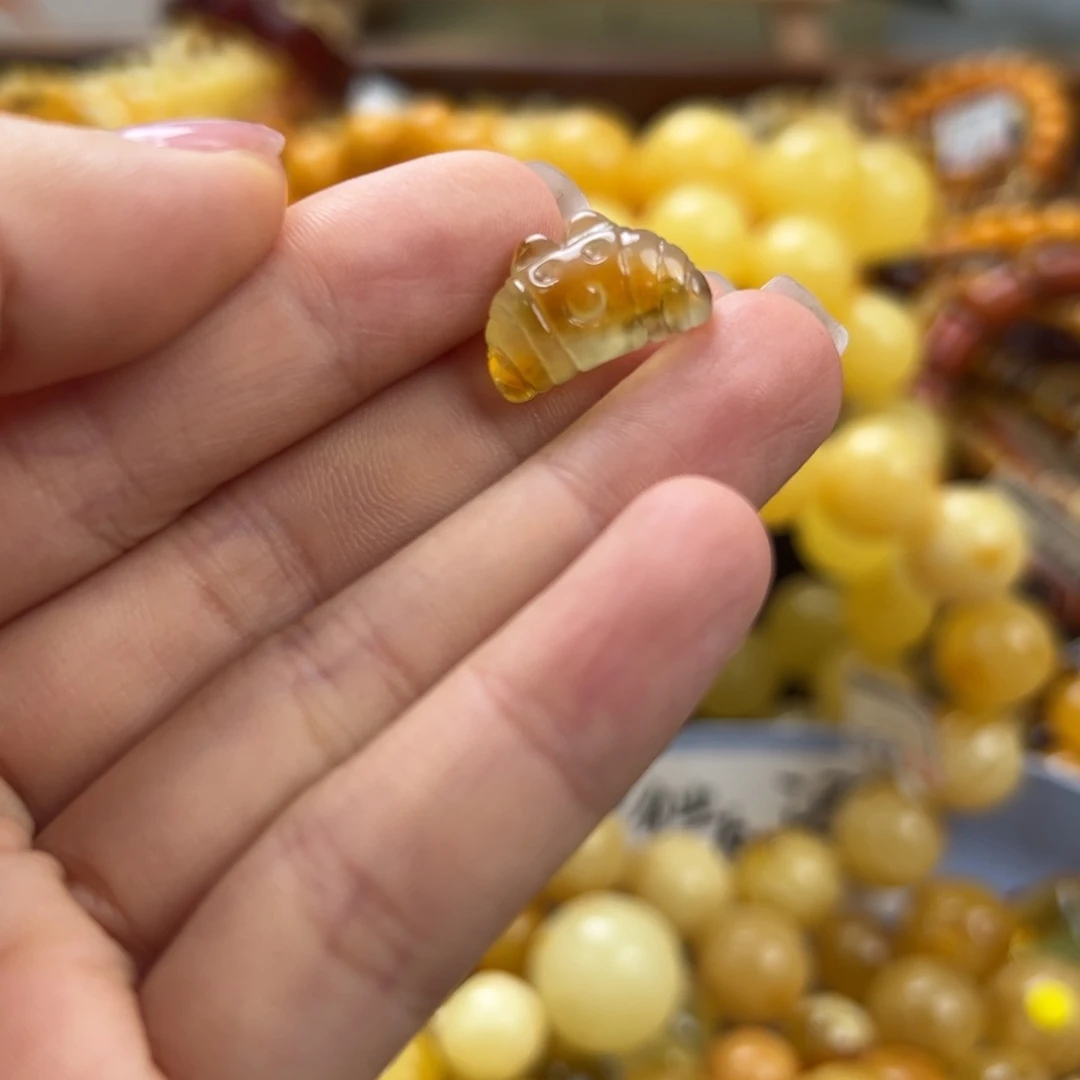 未镶嵌琥珀珠宝奇石
