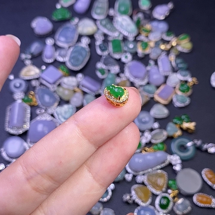 ୧****翡翠未镶嵌颈饰翡翠