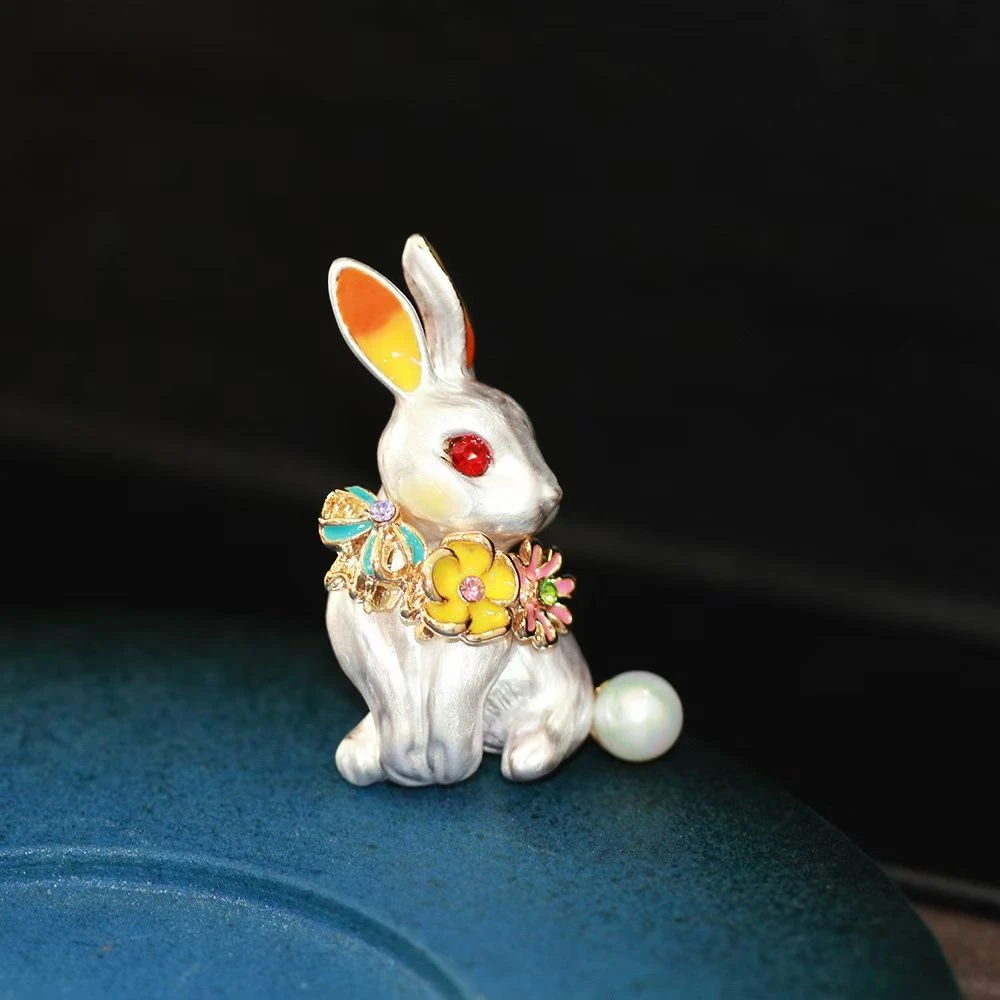 铜合金陶瓷胸针 铜合金爱丽丝梦境 轻奢胸针 R665