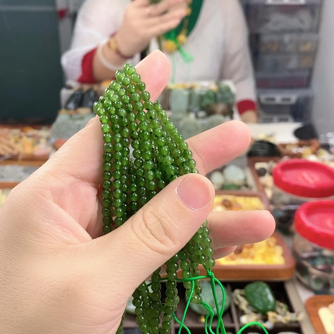 颈饰未镶嵌和田玉（糖玉）