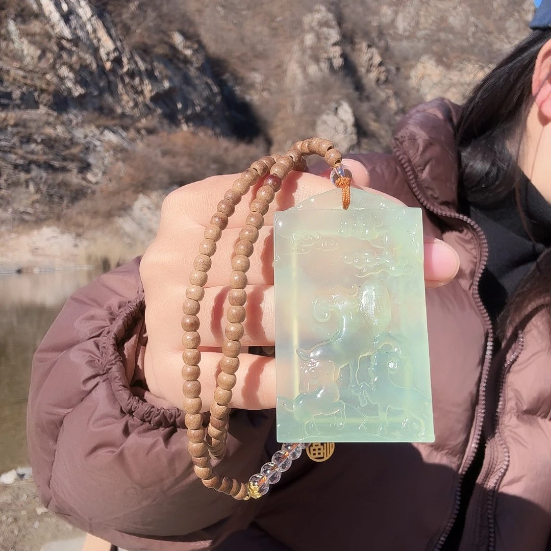 蛇纹石玉未镶嵌颈饰