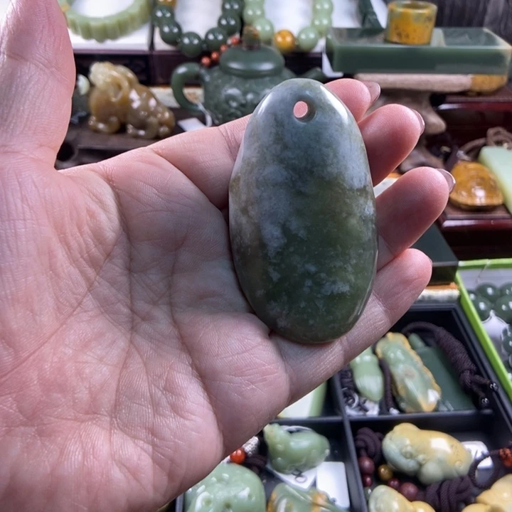 未镶嵌透闪石质玉把件