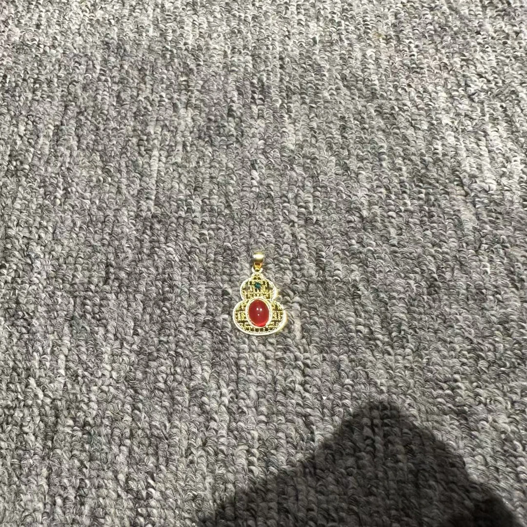 走进万家专属 H149 吊坠