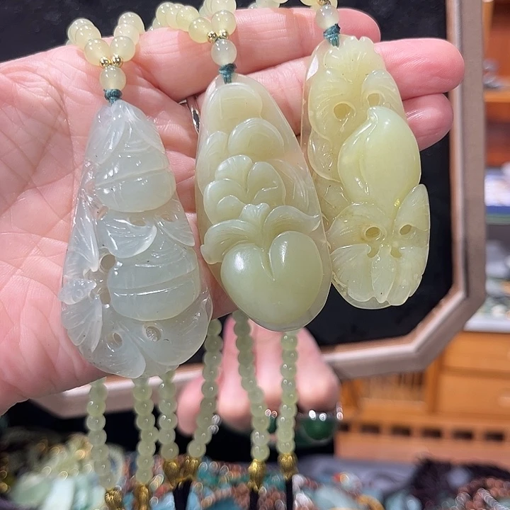 颈饰未镶嵌和田玉