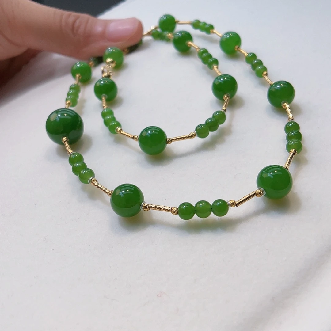 颈饰18K金镶嵌和田玉（碧玉）满天星