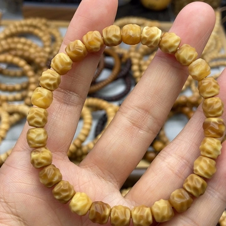 老***鱼龙眼菩提吊坠龙脊菩提半玉化8*7无相手串