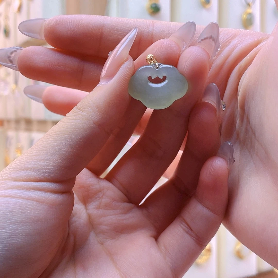 和田玉吊坠(赠链)18K金镶嵌