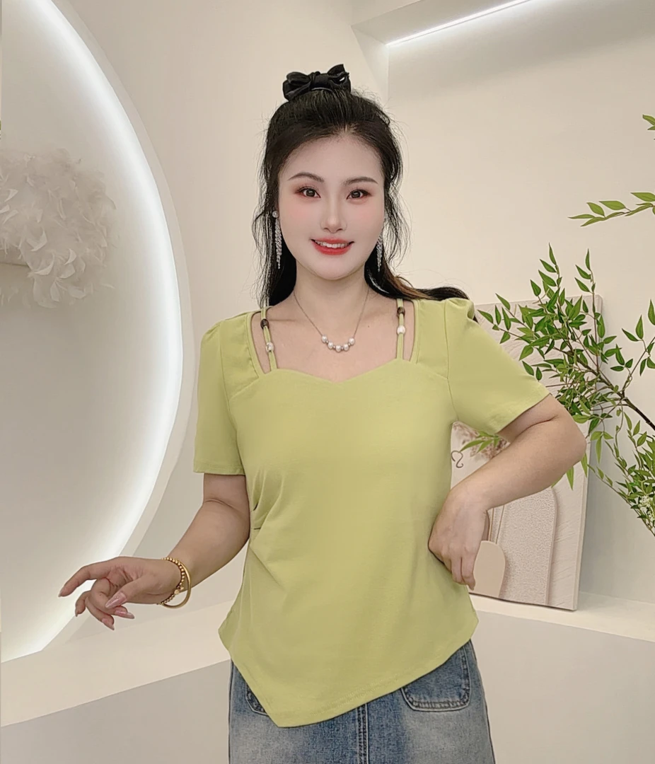 新款胖mm夏季2025设计感v领百搭洋气正肩短袖不规则小众时尚T恤