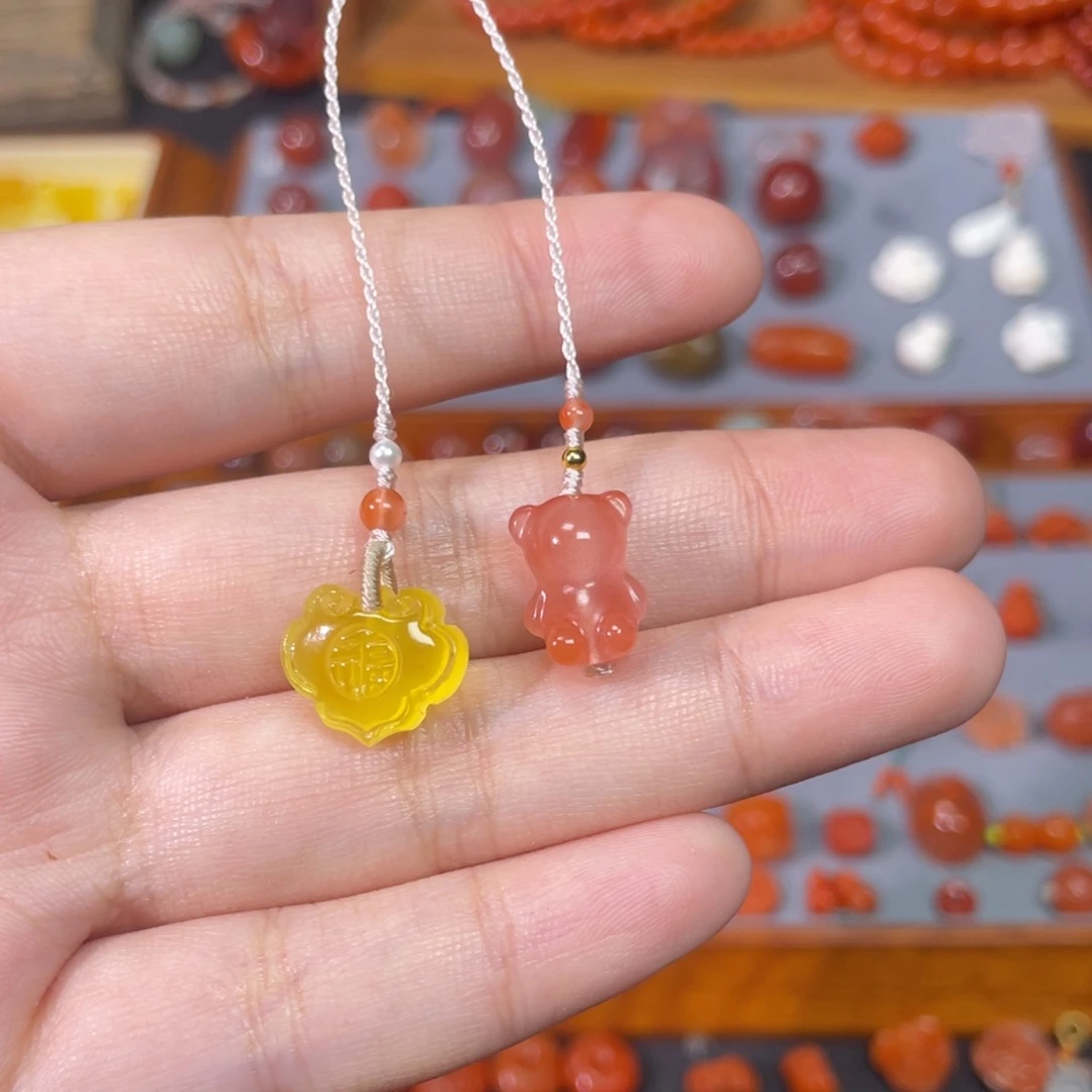 南红玛瑙未镶嵌福锁小熊手机挂