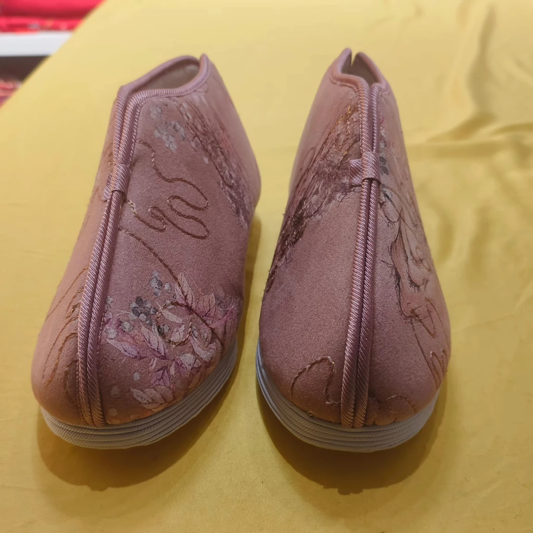 高档绣花寿鞋女款颜色可选