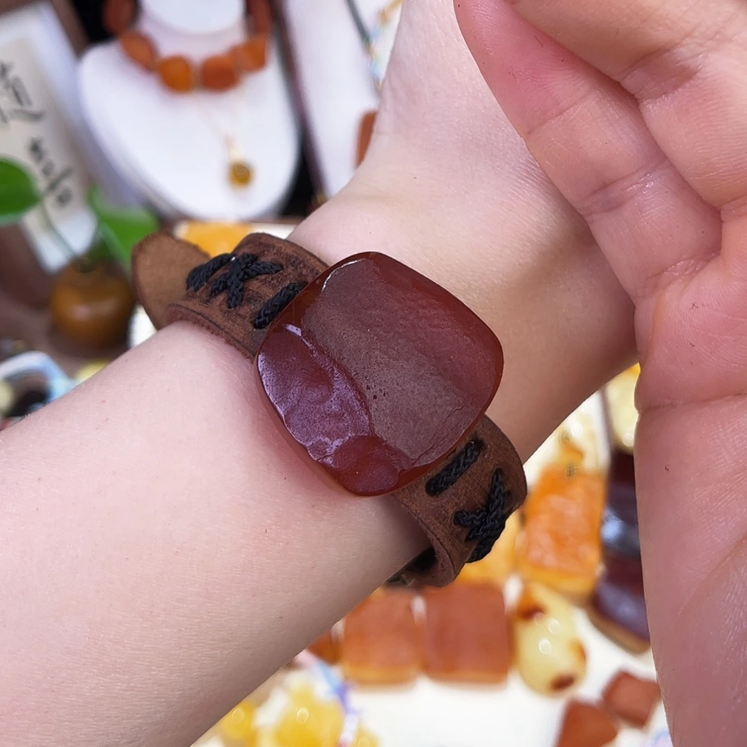 琥珀珠宝奇石未镶嵌，