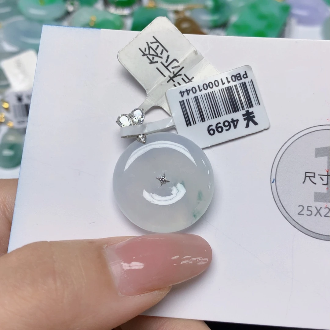 颈饰18K金镶嵌翡翠