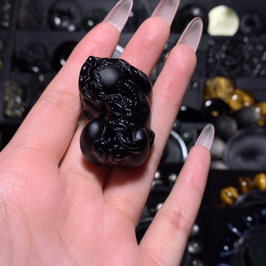 牵***手黑曜岩未镶嵌珠宝奇石